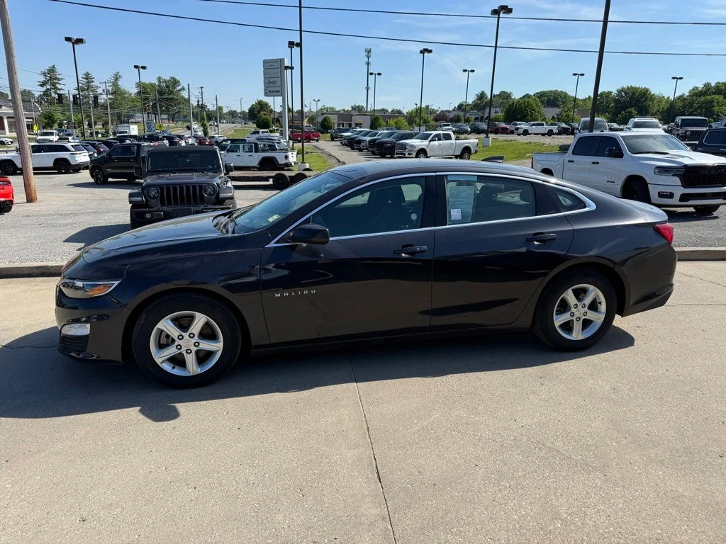 Used 2023 Gray Chevrolet LT image 9