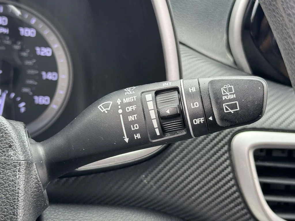 Used 2019 Blue Hyundai SE image 24