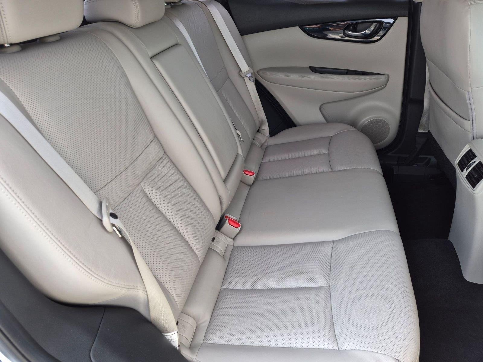 Used 2018 Pearl White Nissan SL image 20