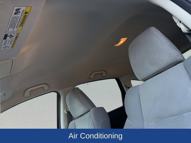 Used 2016 Blue Honda SE image 12