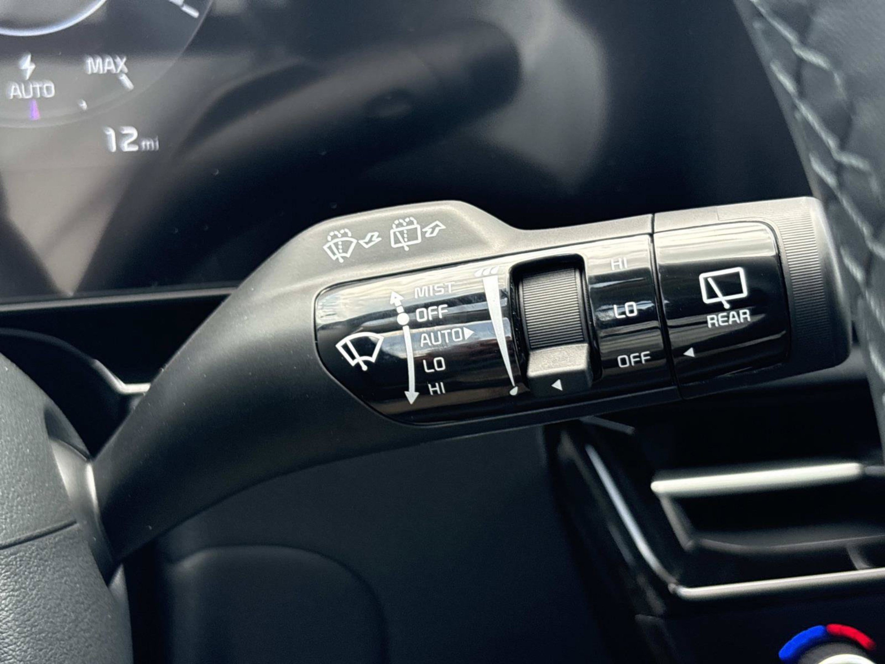 New 2026 Snow White Pearl Kia WIND image 28