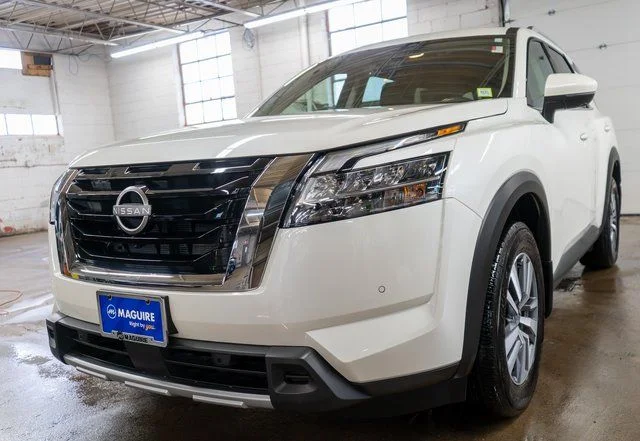 Used 2024 White Nissan SL image 2