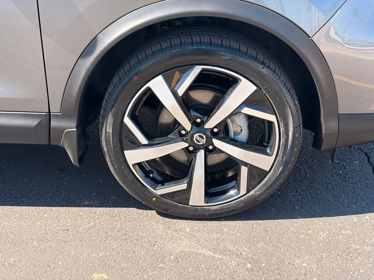 Used 2022 Gun Metallic Nissan SL image 8