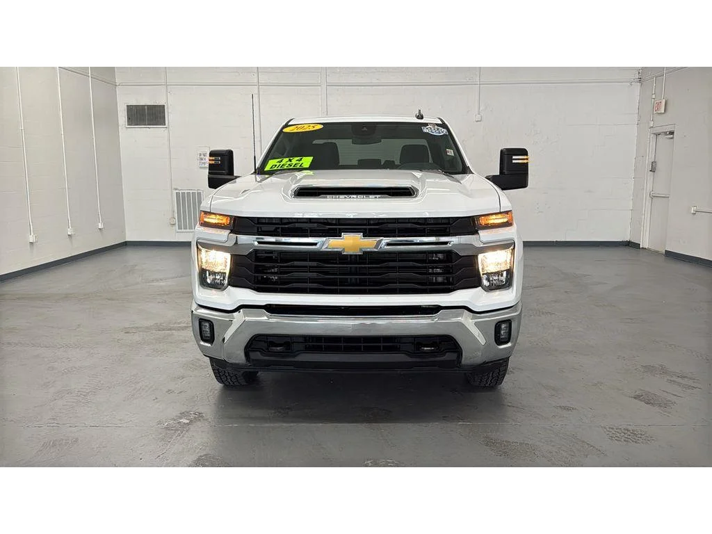 Used 2025 Summit White Chevrolet LT image 13
