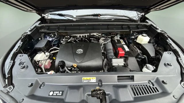 Used 2020  Toyota XLE image 33