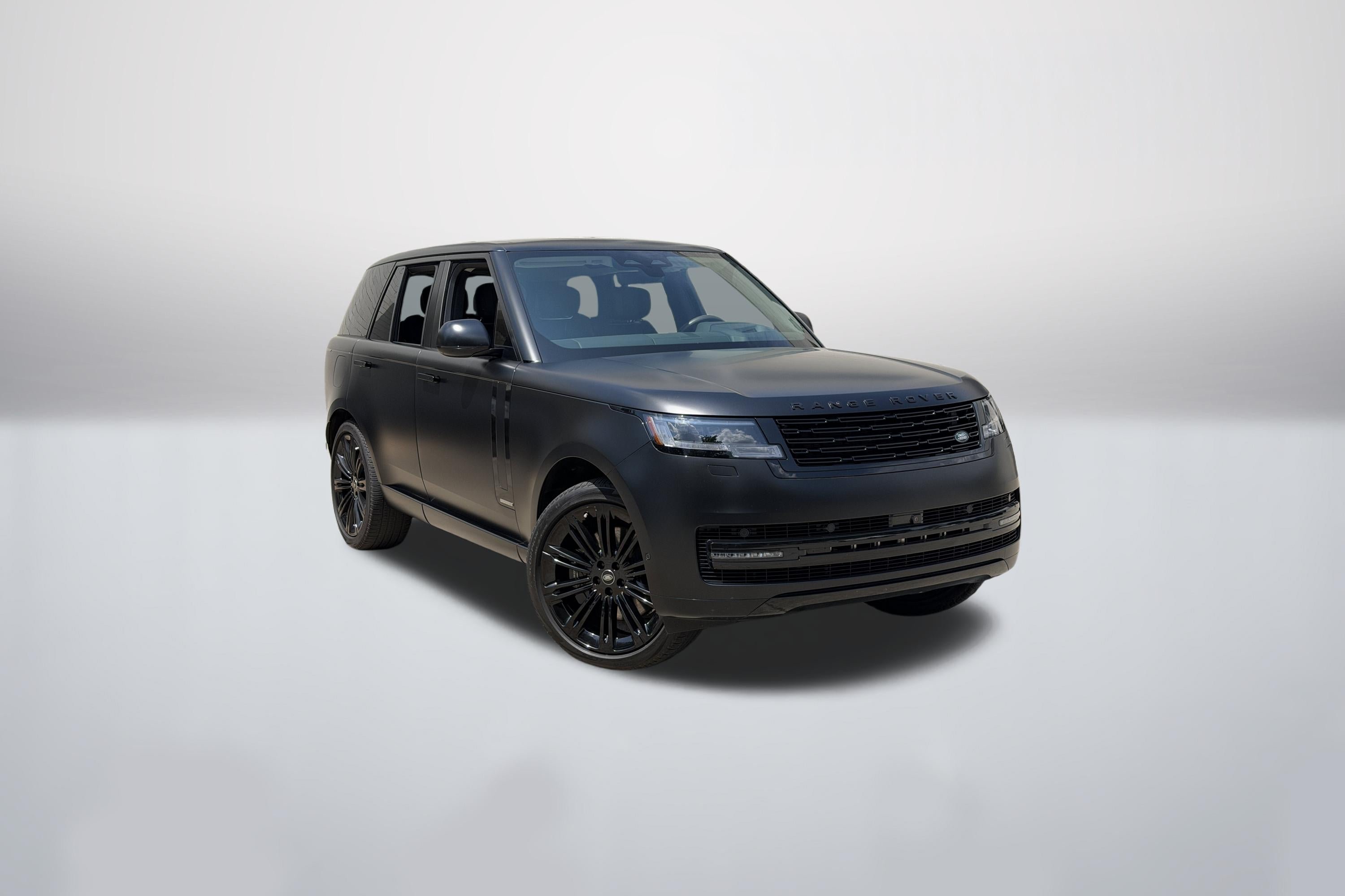 Used 2024 Ligurian Black SV Bespoke Ultra Metallic Sat Land Rover Autobiography image 1