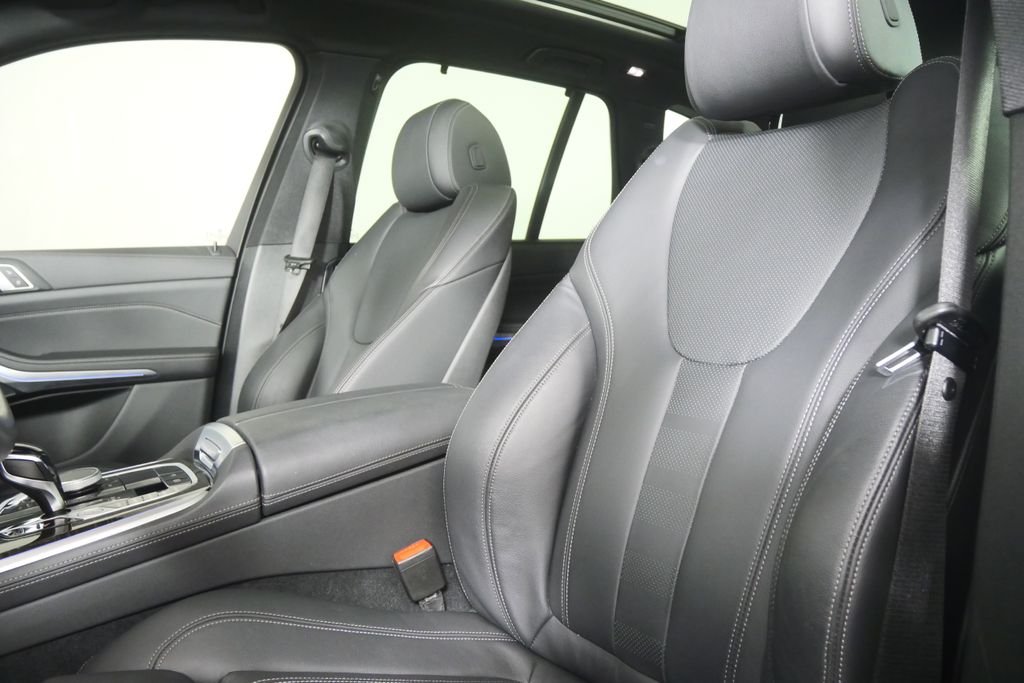 Used 2021 Black Sapphire Metallic BMW xDrive40i image 11