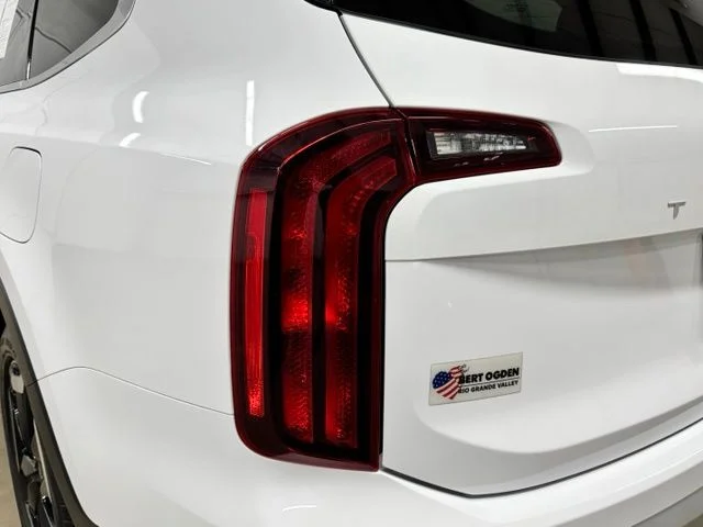 Used 2024 White Kia S image 7