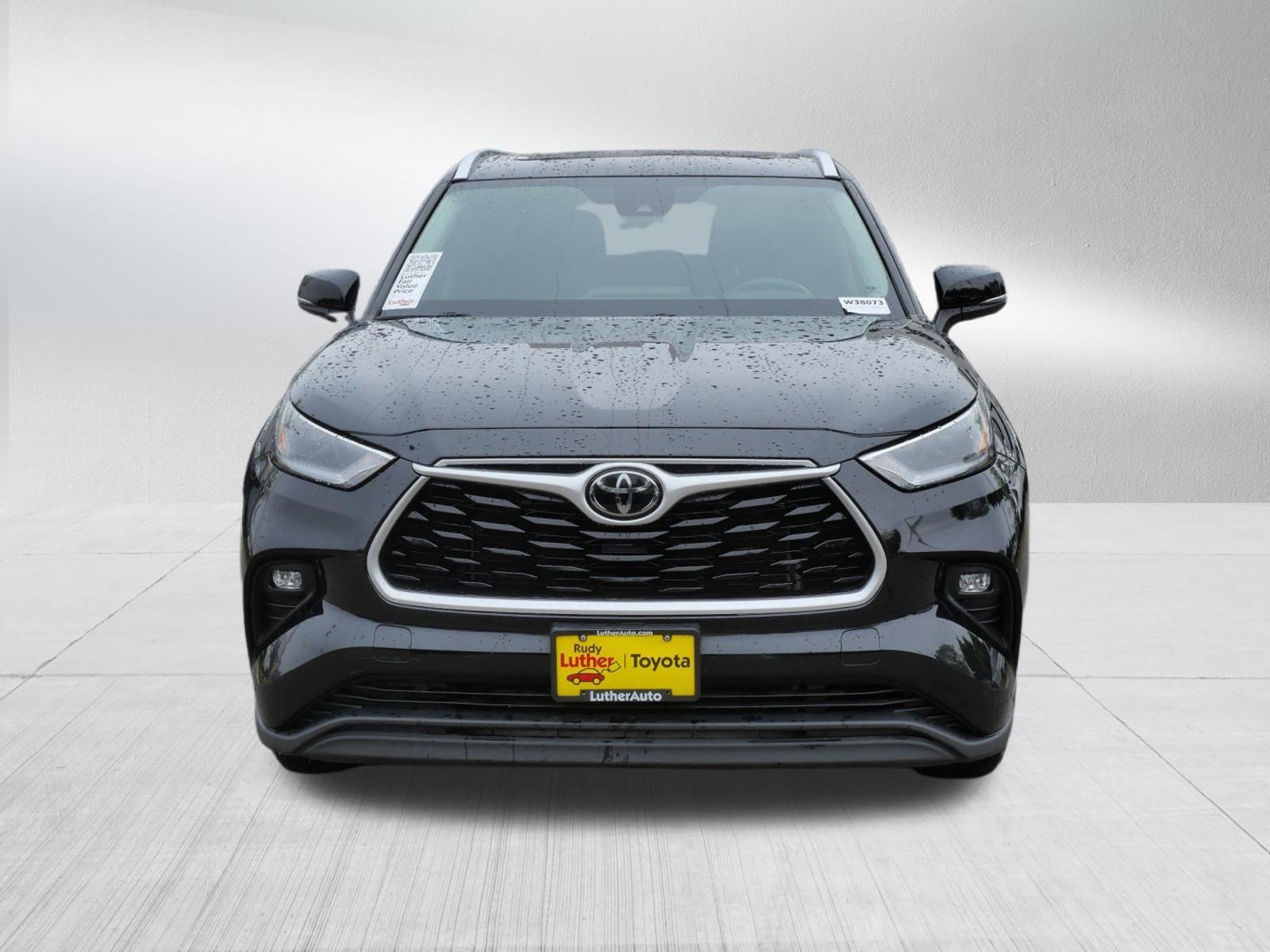Used 2021 Toyota Highlander XLE with VIN 5TDGZRAH4MS533811 for sale in Golden Valley, Minnesota