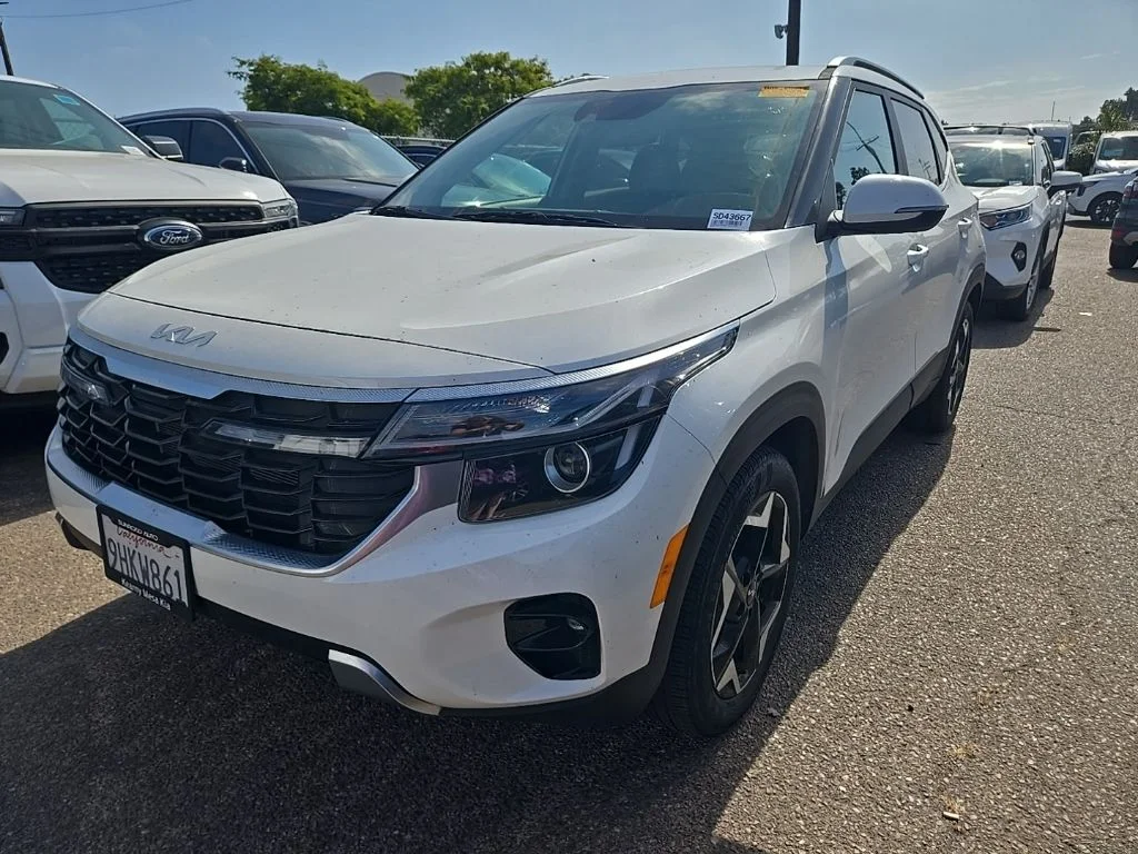 Used 2024 White Kia EX image 4