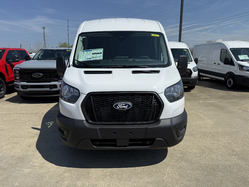 New 2026 Oxford White Ford T-250 148" Med Rf 9150 GVWR RWD image 3