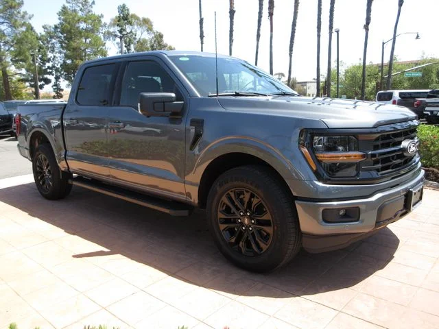 New 2026 Carbonized Gray Metallic Ford XLT image 6
