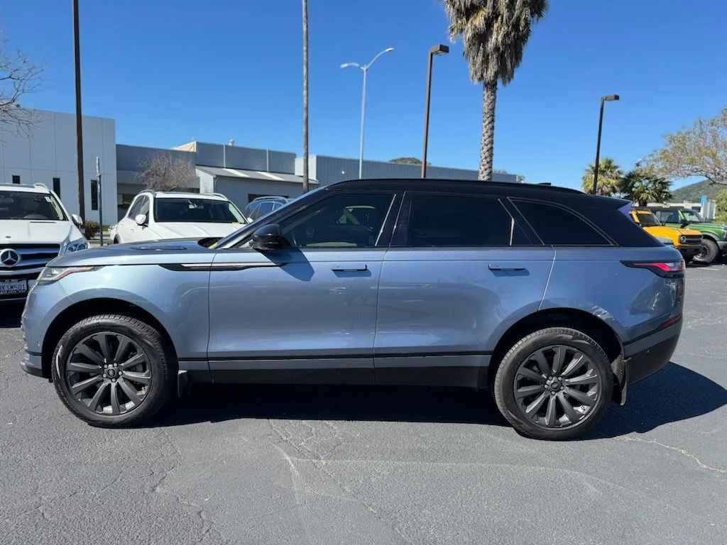 Used 2019 Byron Blue Metallic Land Rover SE R-Dynamic image 6