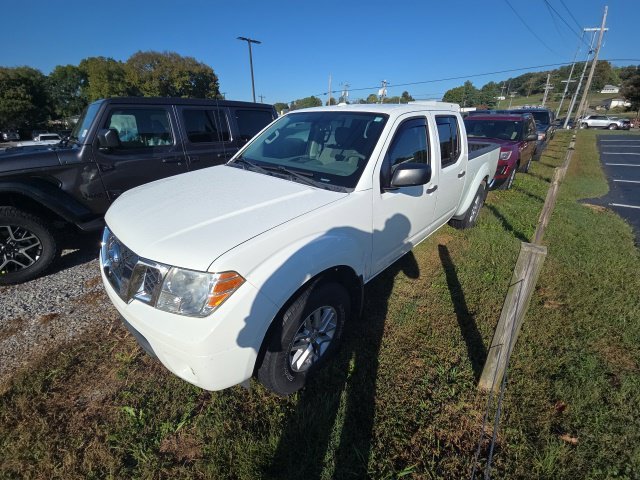Used 2015 White Nissan SV image 3
