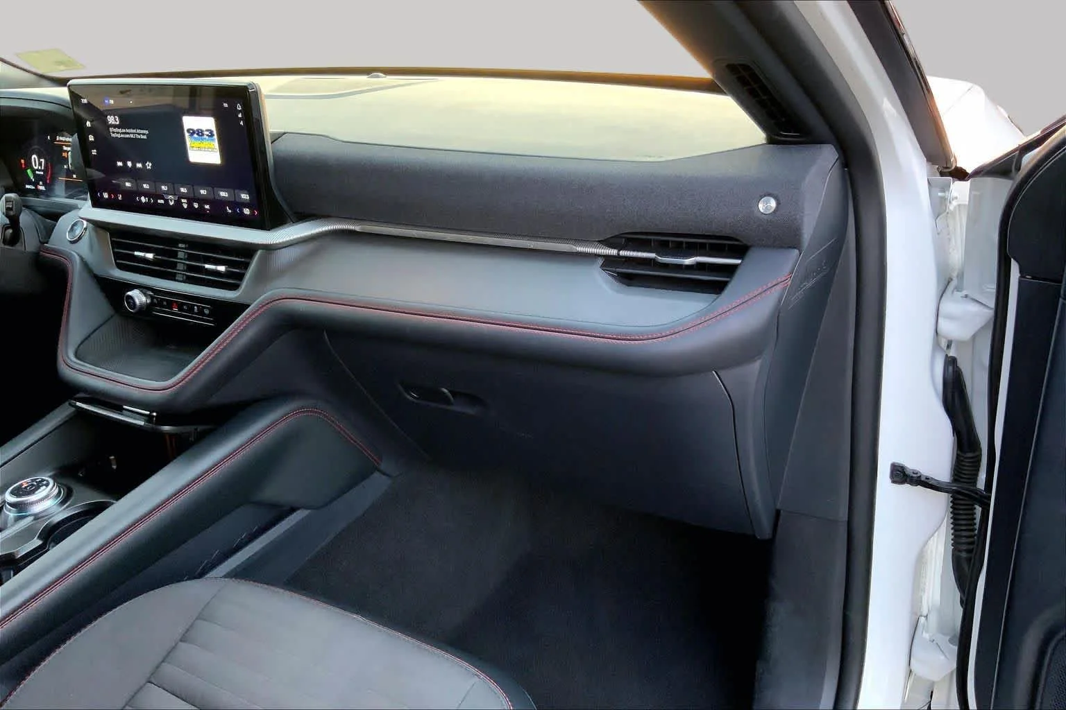 Used 2025 Star White Metallic Tri-Coat Ford ST-Line image 15