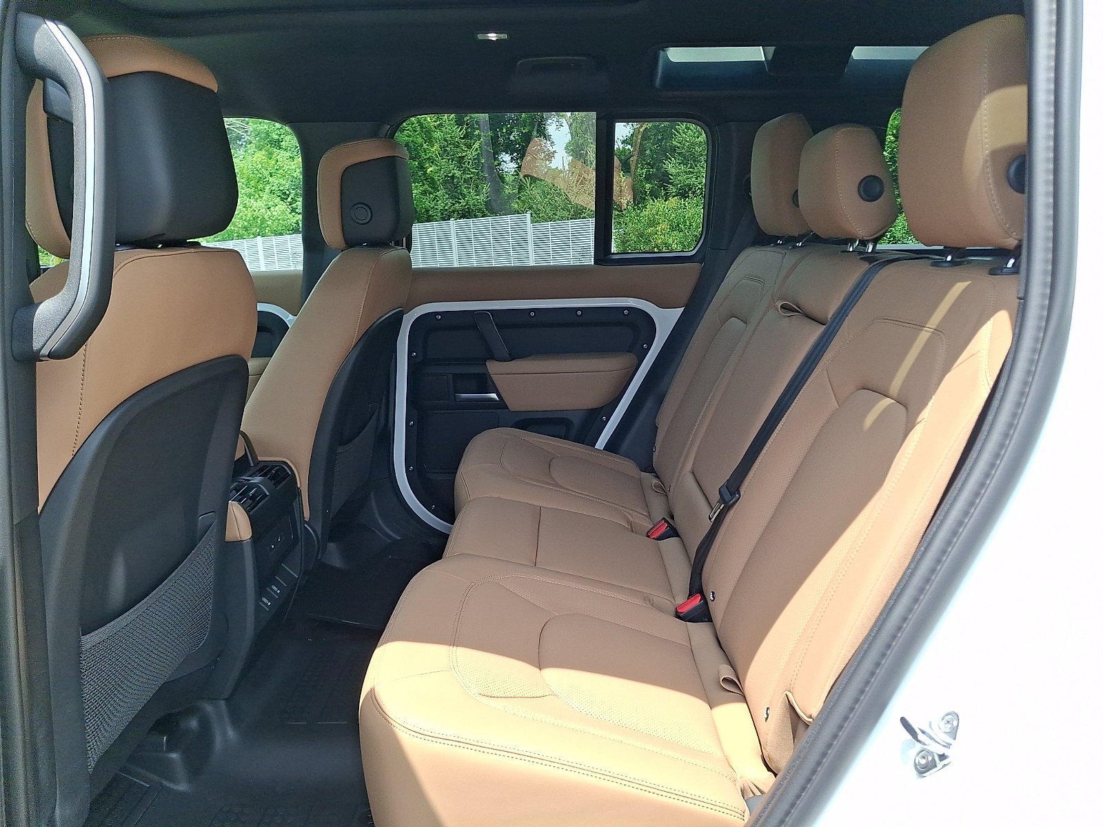 New 2026 Fuji White LAND ROVER X-Dynamic SE image 6