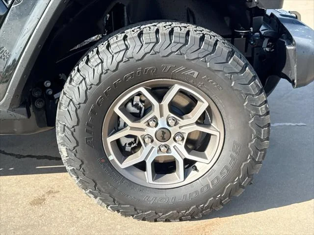 New 2026 Black Clear-Coat Exterior Paint Jeep  image 10