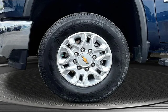 Used 2022 Blue Chevrolet LT image 33