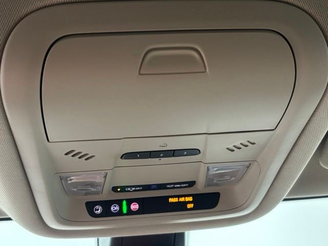 Used 2018 White GMC Denali image 43