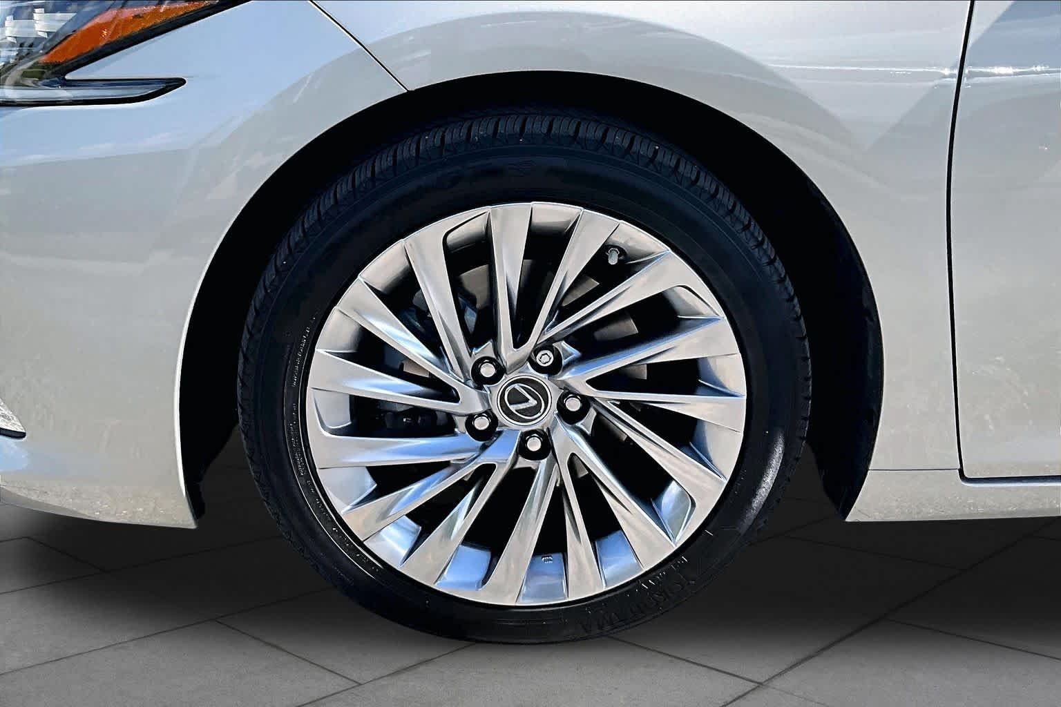 Used 2022 Moonbeam Beige Metallic Lexus Ultra Luxury image 11