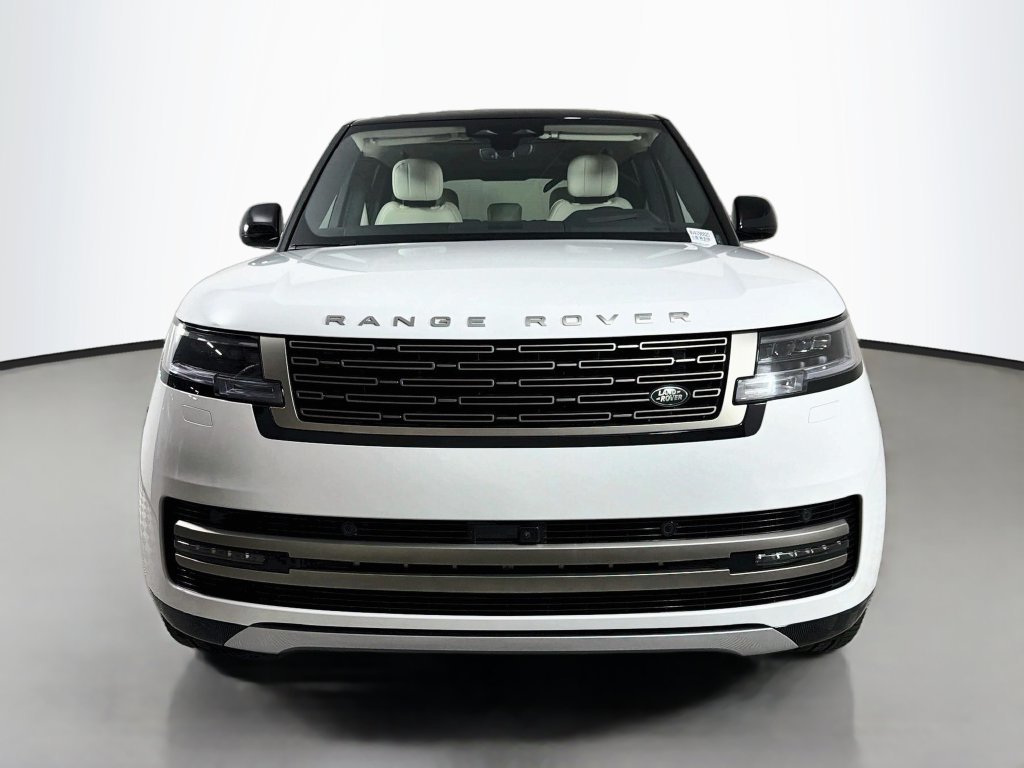 New 2027 Fuji White Land Rover SE image 2