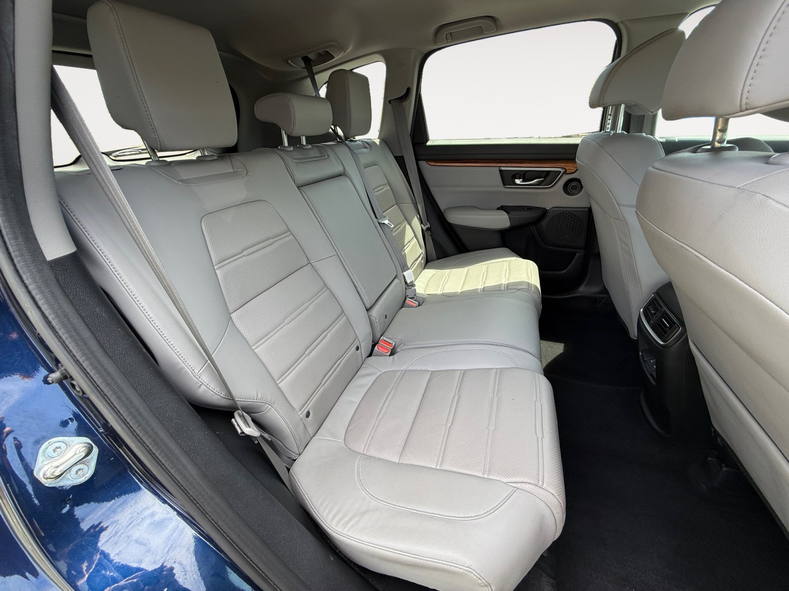 Used 2017 Obsidian Blue Pearl Honda Touring image 18