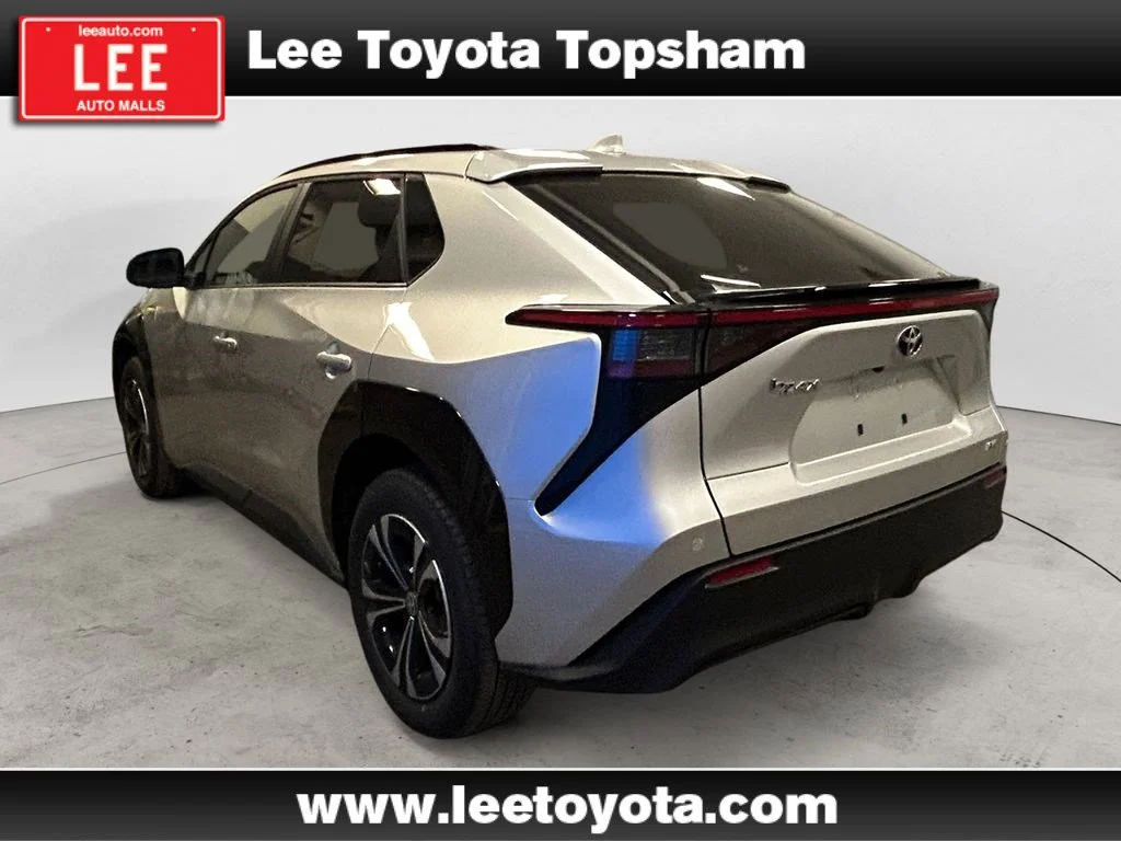 Used 2023 Silver Metallic Toyota XLE image 3