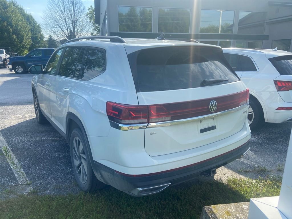 Used 2025 White Volkswagen 2.0T SE w/Technology image 4