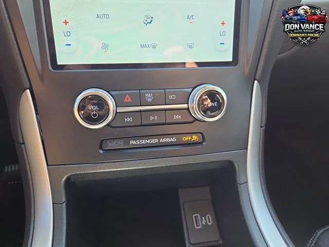 Used 2024 Black Ford SE image 18