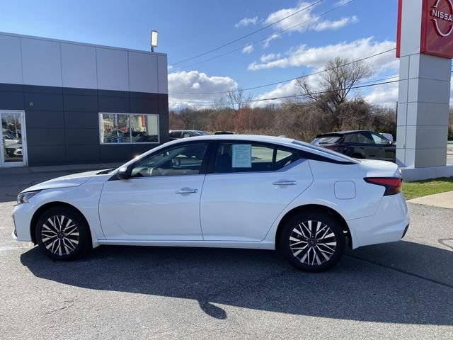Used 2024 White Nissan 2.5 SV image 9