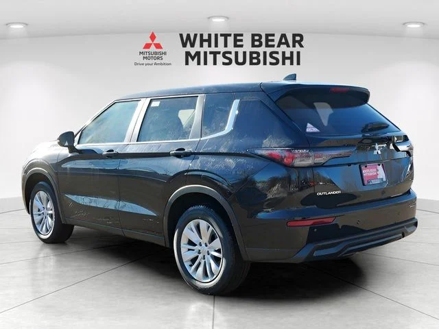 New 2026 Labrador Black Pearl Mitsubishi ES image 2
