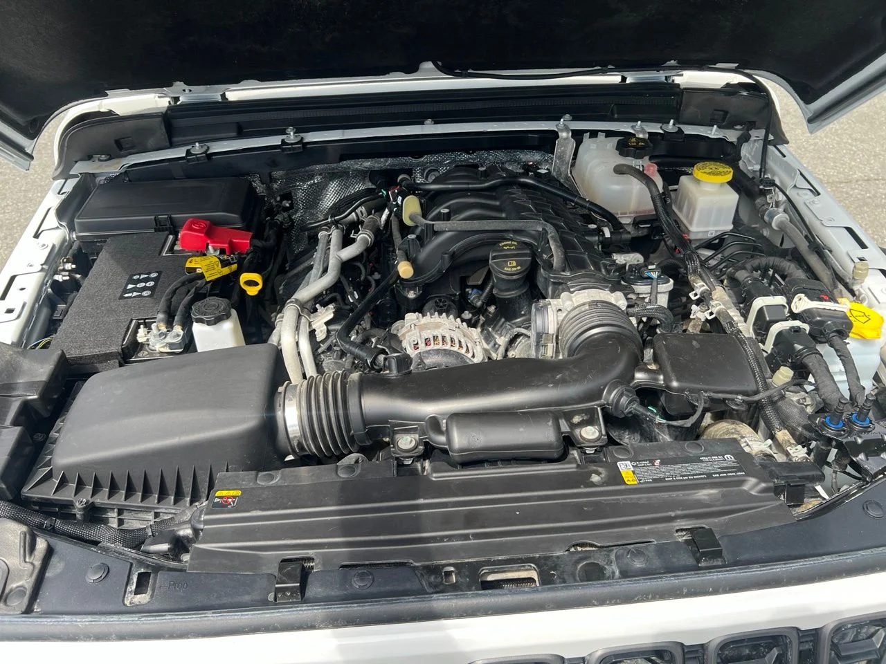 Used 2025 White Jeep Sport S image 9