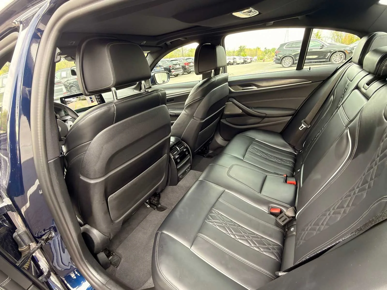 Used 2022 Tanzanite Blue II Metallic BMW M550i xDrive image 19