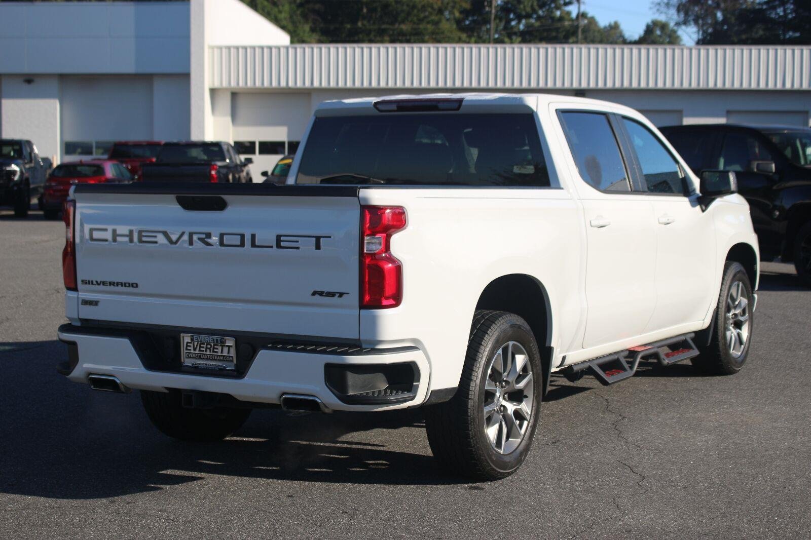 Used 2022 SUMMIT WHITE Chevrolet RST image 7