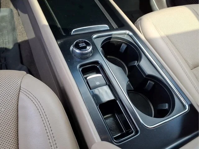Used 2022 White Lincoln Grand Touring image 20