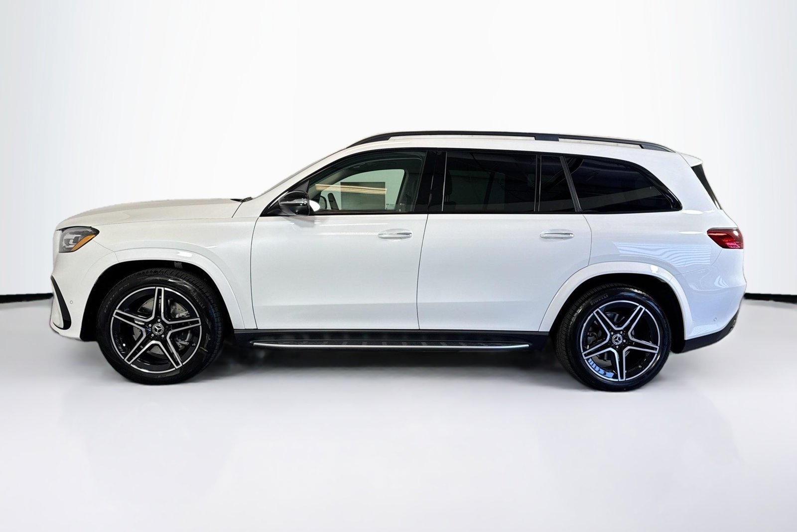 New 2026 MANUFAKTUR Moonlight White Metallic Mercedes-Benz GLS 450 image 8