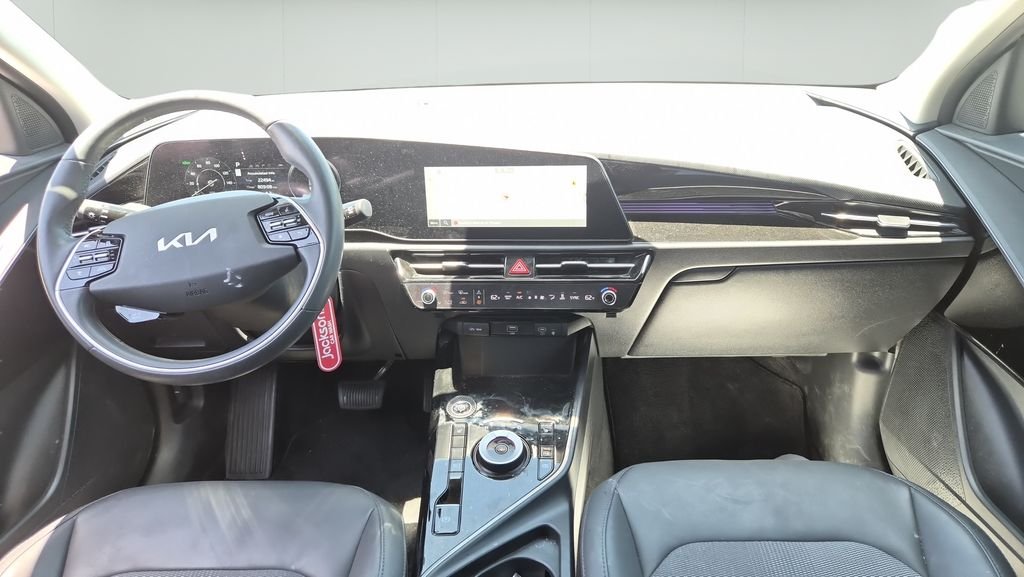 Used 2023 Red Kia Wind image 12