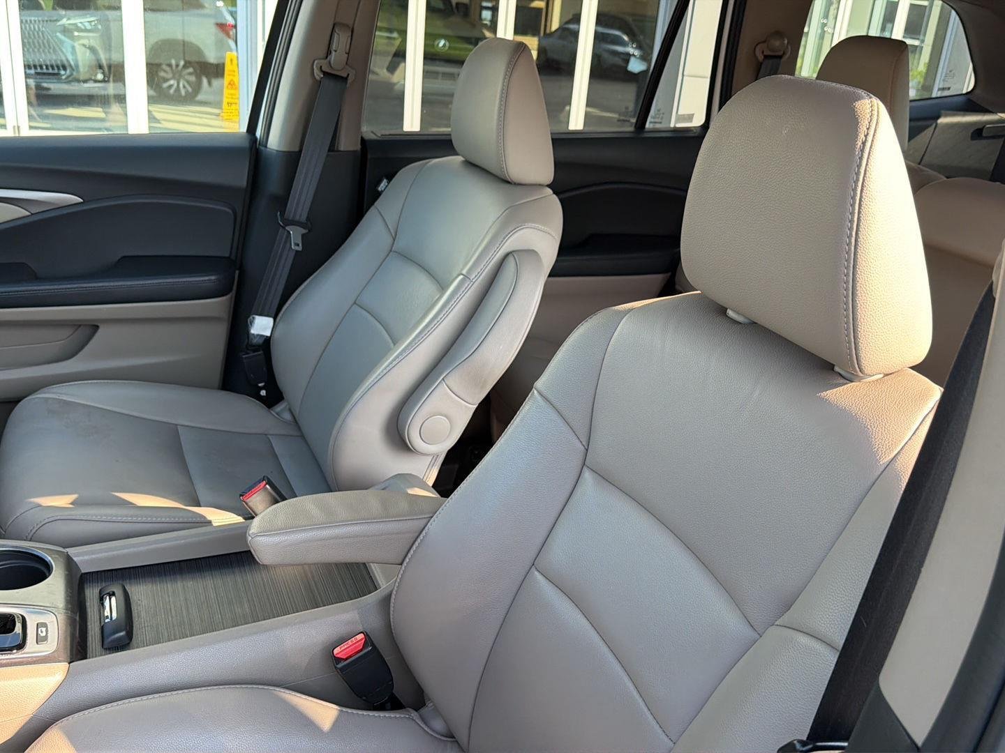 Used 2019 White Diamond Pearl Honda EX-L image 29