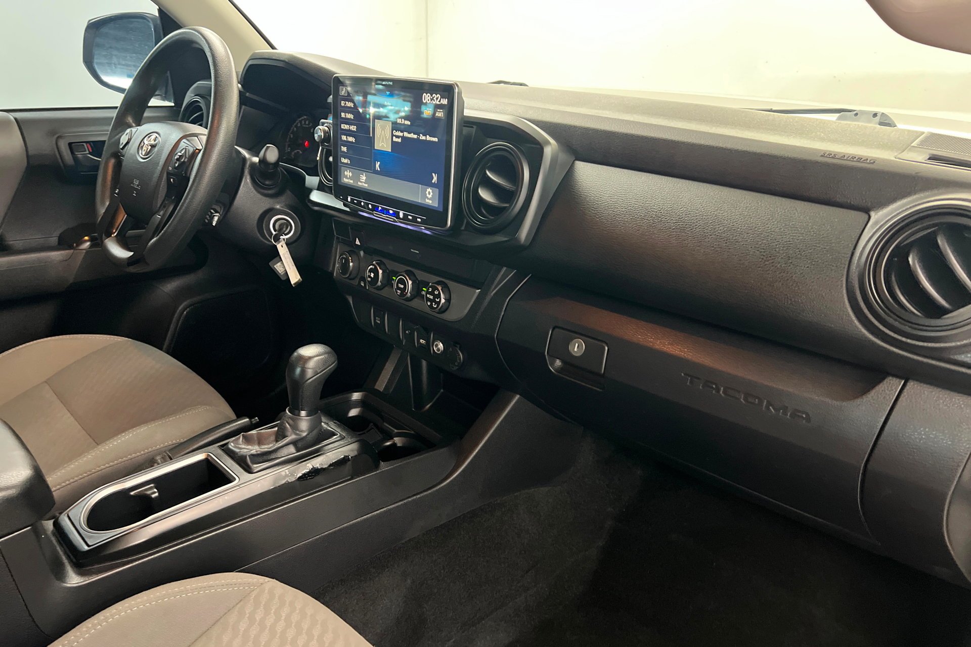 Used 2022 White Toyota SR image 17