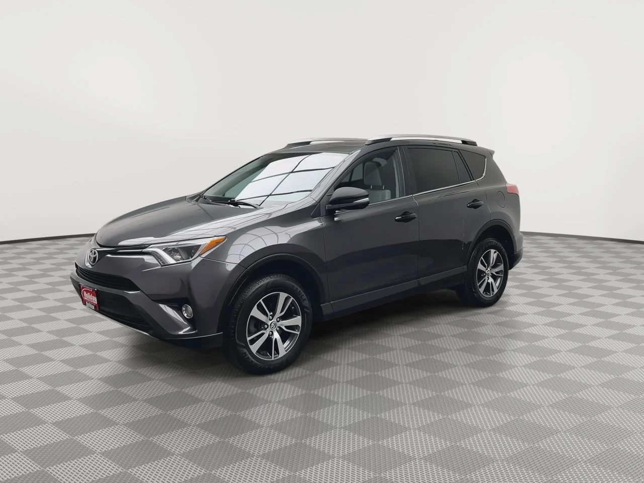 Used 2016 Gray Toyota XLE image 31