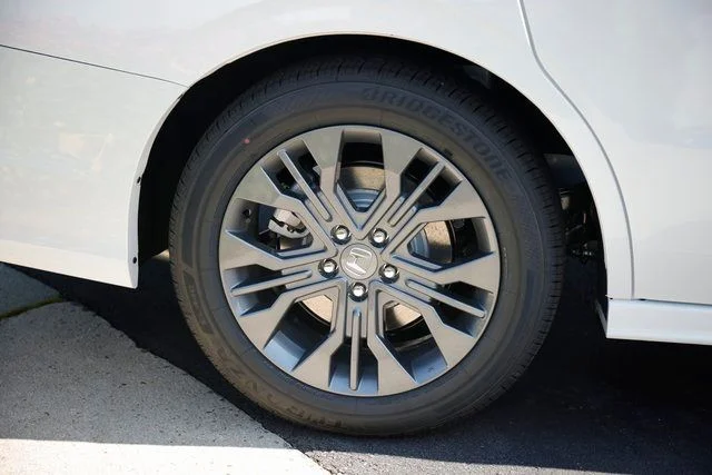 New 2026 Platinum White Pearl Honda Touring image 17