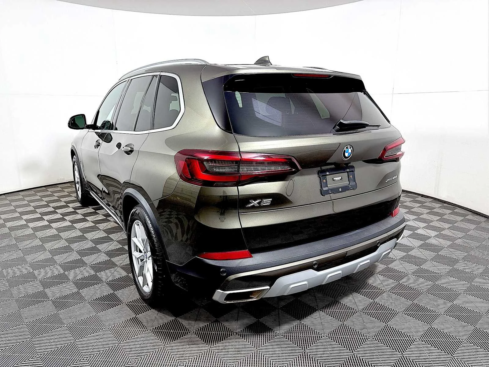 Certified Used 2023 Manhattan Green Metallic BMW xDrive40i image 5