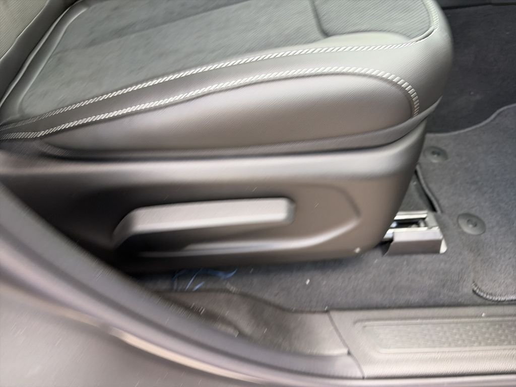 New 2026 Baltic Gray Metallic Clear-Coat Exterior Paint Jeep Altitude image 36
