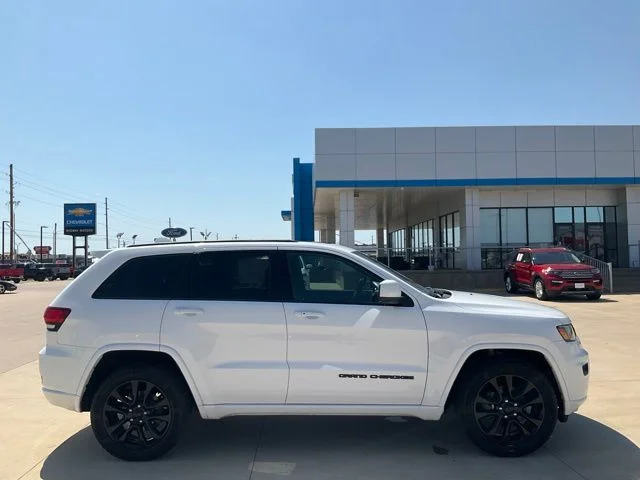 Used 2019 White Jeep Altitude image 34