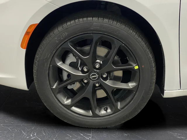 New 2026 Bright White Clear-Coat Exterior Paint Chrysler Select image 37