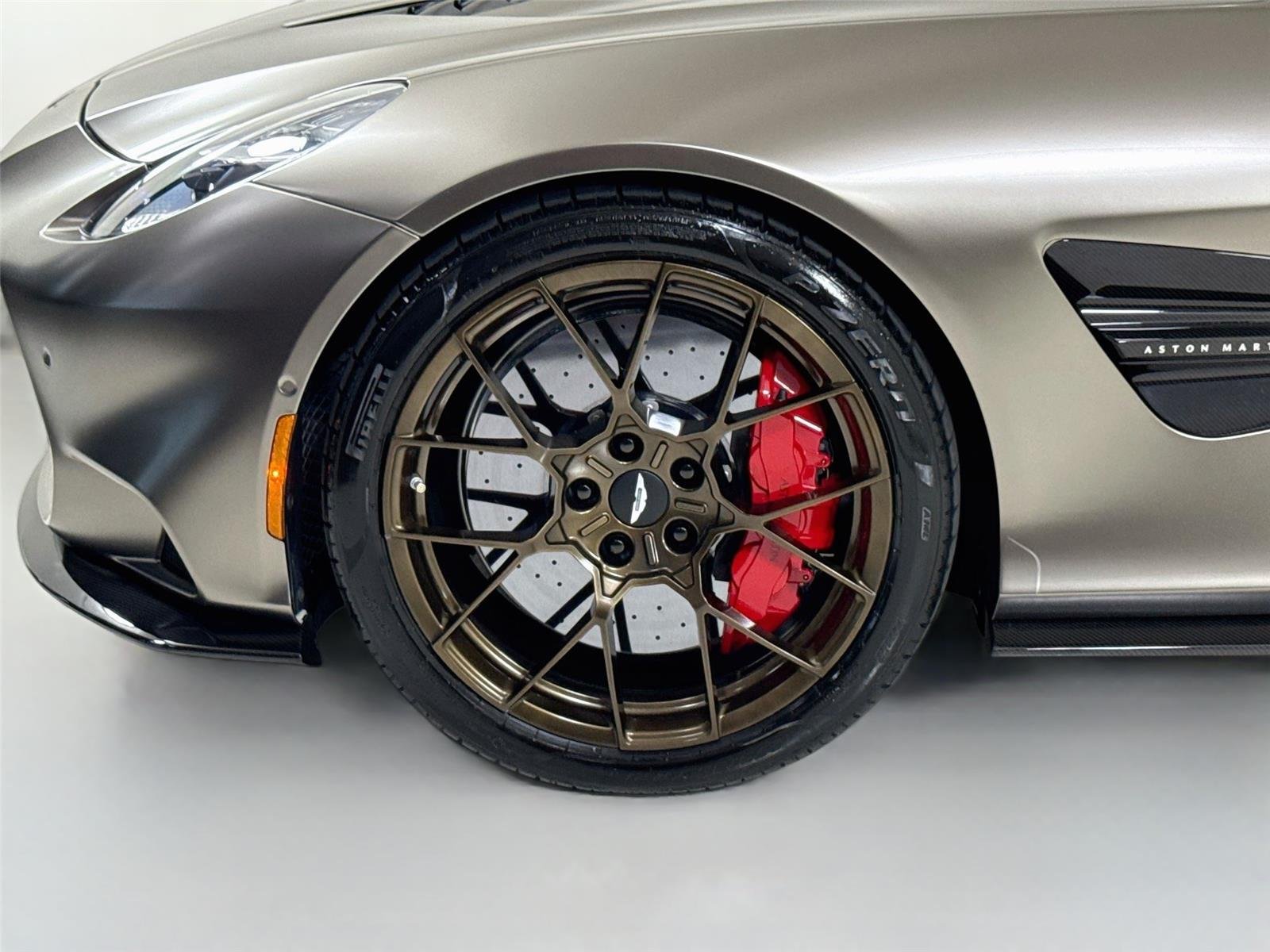 Used 2025  Aston Martin  image 39