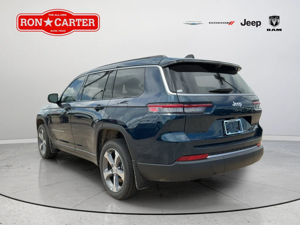 New 2026 Fathom Blue Pearl-Coat Exterior Paint Jeep Limited image 4