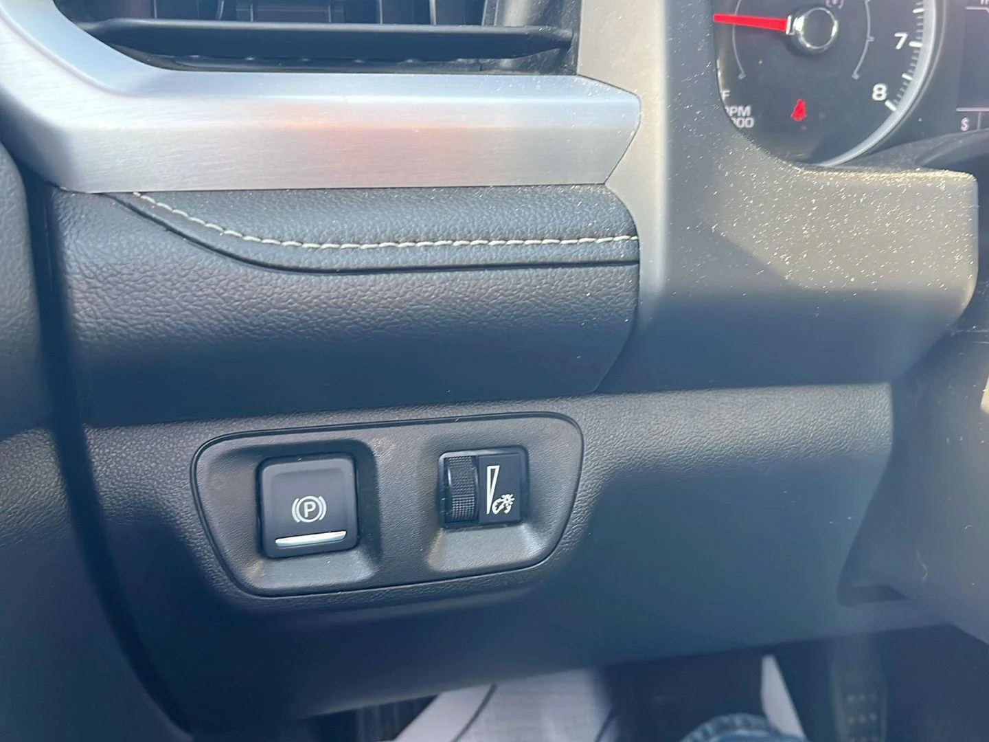 Used 2019 SUMMIT WHITE GMC SLE image 13