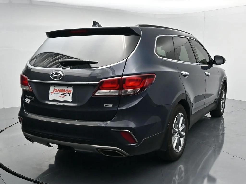 Used 2019 Blue Hyundai SE image 6