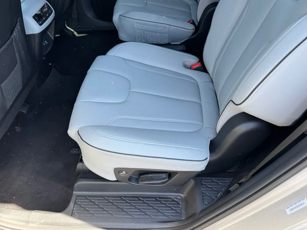 Used 2025 Silver Hyundai SEL image 13